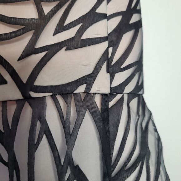 White House Black Market abstract flower outlined print structured bodice 10 - Picture 10 of 10